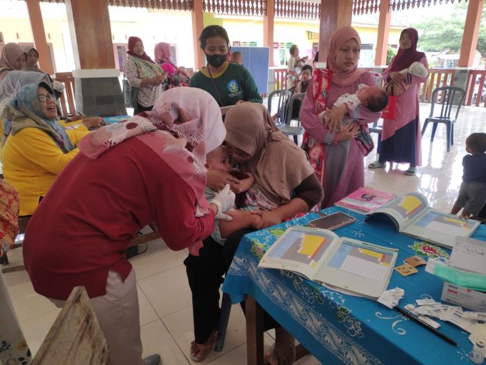 Tingkatkan Kesehatan Masyarakat: Suksesnya Program Pemberantasan Sarang Nyamuk (PSN) dan Imunisasi Balita di Kelurahan Panjer. 01